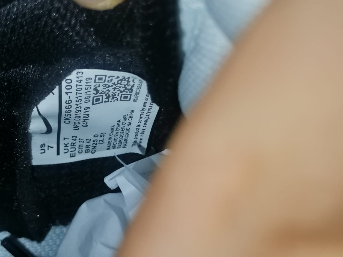 Details and scanner of Jordan 1 Black sneakers