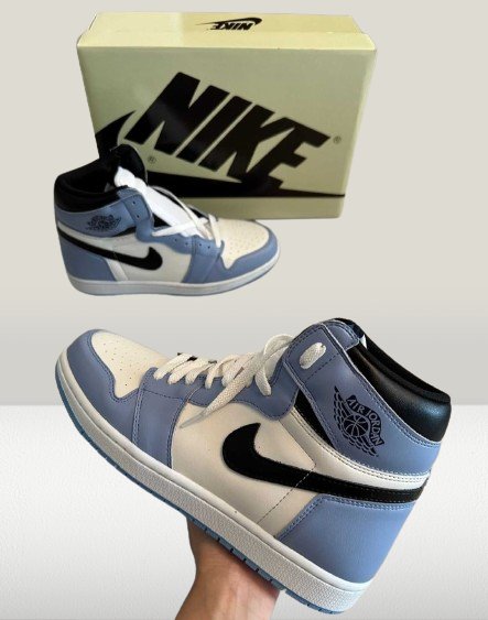  Jordan 1 University blue in hand