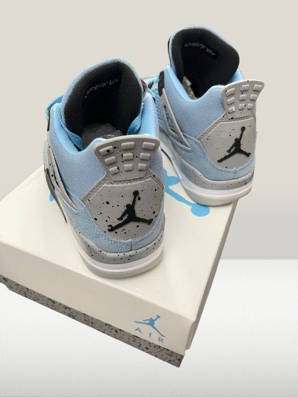 Jordan 4 University Blue  streetwear style