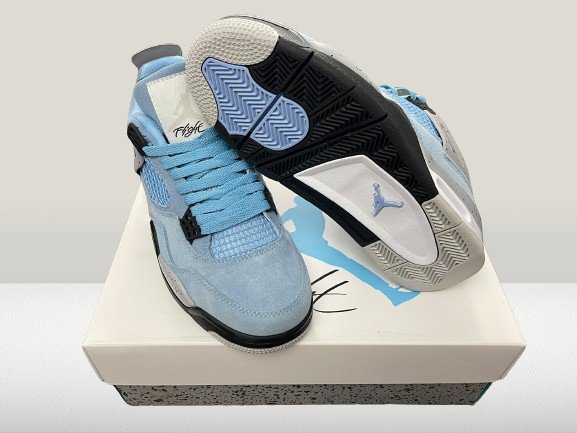 Jordan 4 University Blue  studio view