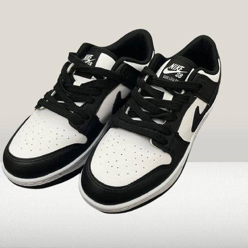 Nike Dunk Low retro sneakers