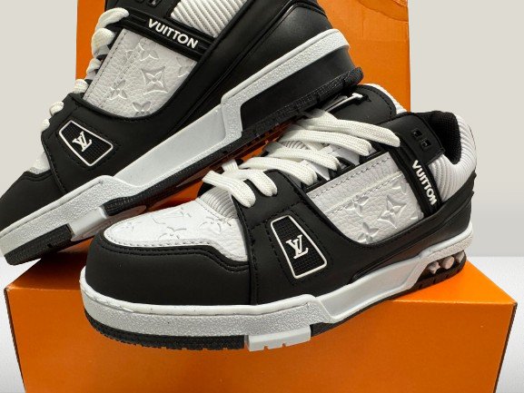 Unisex Louis Vuitton Trainers