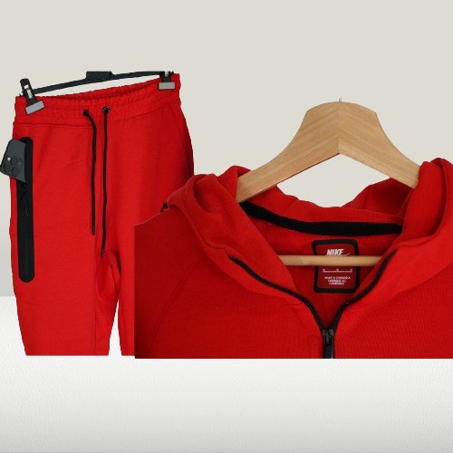 Vedere detaliată a modelului Tech Fleece roșu