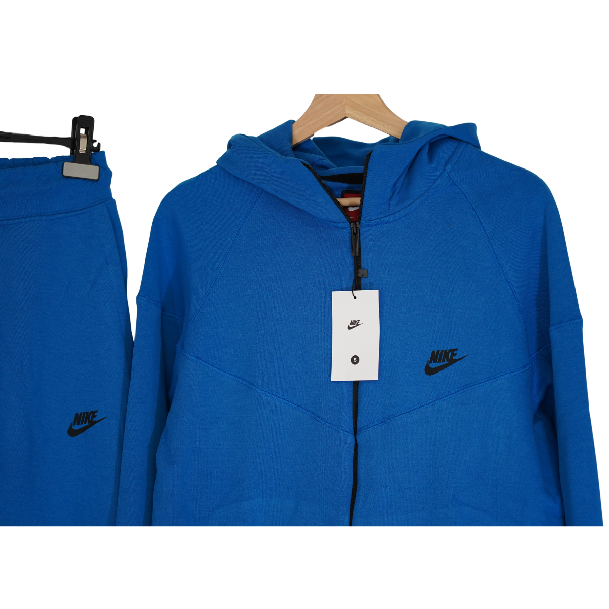 Vedere detaliată a întregului set Tech Fleece