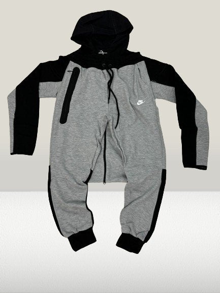 Vedere detaliată a setului Nike Tech Fleece GRI-NEGRU