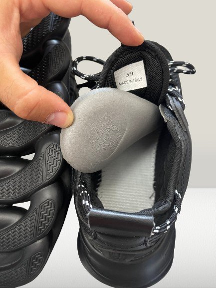 Versace Chain Reaction Black inside view