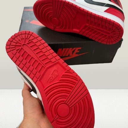 Jordan 1 Chicago - Red [LICHIDARE STOC] - ShoeResidenceBack side view of Jordan 1 ChicagoJordan 136adidasadidas alte.adidasi barbati jordan 112