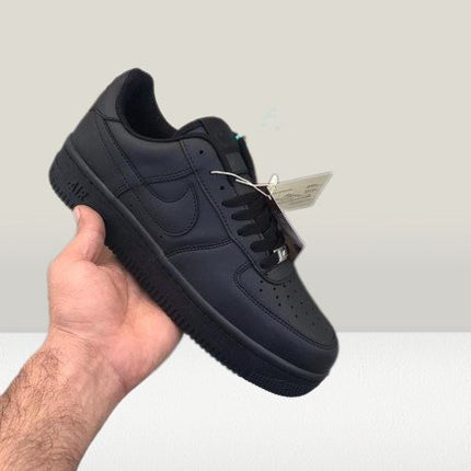 Nike Air Force 1 Triple - Black [NOU] - ShoeResidenceNike Air Force 1 Low Triple Black Black Toe Negru Adidas Tenes AF1 Dama Barbati Unisex Replica Nou Ieftin Oferta Reducere Pantofi Incaltaminte Moda Accesorii Vara Iarna Urban Inalta calitate Livrare rapida Disponibilitate Stoc Comanda online Varietate Culori Dimensiuni Trendy Indragit Design modernAir Force 136