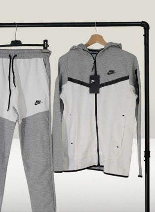 Trening Nike Tech White - Gray 2025 [Full - Set] - ShoeResidenceVedere din studio a treningului Nike Tech FleeceNike TechSalbastruAlbastru Blue RomaniaAlbastru Full8