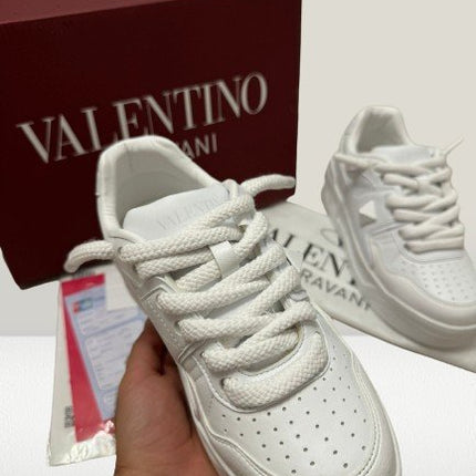 Valentino Garavani Full - White [LA OFERTĂ] - ShoeResidenceVALENTINO GARAVANNI PANTOF ADIDAS CASUAL ALB NEGRU WHIITE ALB PIELE NOU DE VANZARE REDUCERE OFERTA ROPE LACES SHOES TENES SNEAKER OLX SHOERESIDENCE SHOE RESIDENCE REPLICA VALENTINO GARAVANNI PANTOFALENTINO GARAVANNI PANTOF ADIDAS CASUAL ALB NEGRU WHIITE ALB PIELE NOU DE Valentino Garavani, Pantof, Adidas, Casual, Alb, Negru, Sneakers, Incaltaminte, Sport, Fashion, Streetwear, Moda, Stil Urban, Comod, Original, Autentic, Calitate, Premium