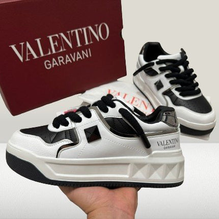 Valentino Garavanni Alb - Negru [NOU] - ShoeResidenceVALENTINO GARAVANNI PANTOF ADIDAS CASUAL ALB NEGRU WHIITE ALB PIELE NOU DE VANZARE REDUCERE OFERTA ROPE LACES SHOES TENES SNEAKER OLX SHOERESIDENCE SHOE RESIDENCE REPLICA VALENTINO GARAVANNI PANTOFALENTINO GARAVANNI PANTOF ADIDAS CASUAL ALB NEGRU WHIITE ALB PIELE NOU DE Valentino Garavani, Pantof, Adidas, Casual, Alb, Negru, Sneakers, Incaltaminte, Sport, Fashion, Streetwear, Moda, Stil Urban, Comod, Original, Autentic, Calitate, Premium, Desi