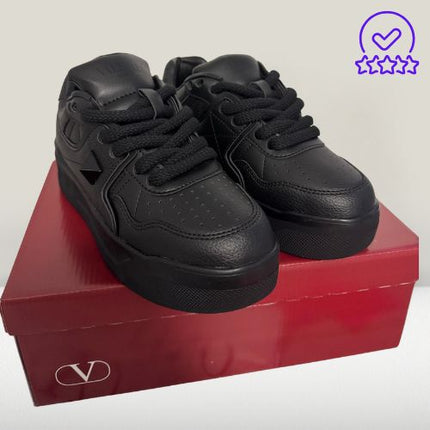 Valentino Gravanni Black [40%OFF - New] - ShoeResidenceValentino black Shoes for office - to - evening transitions.Sneaker37acces VIP pantofi negri Valentino Devaadidași negri accesibili inspirati Valentinoadidași negri cu cusături contrastante4