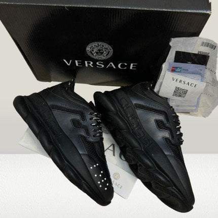 Versace Chain Reaction Black [FULL - BOX] - ShoeResidenceVersace Chain Reaction NEGRU [FULL - BOX] - ShoeResidenceVersace Chain Reaction NEGRU, Versace ADIDASI, Versace Pantof, Versace PANTOFI, Unisex, Adulti, Barbati, Dama, Copii, adidasi versace, adidasi versace chain reacton negru, adidasi versace barbati, versace romania, PANTOF VERSACE, PANTOFI VERSACE, PANTOFI VERSACE NEGRU, SNEAKER VERSACE, VERSACE CHAIN REACTION BLACK, VERSACE CHAIN REACTION PANTOF, VERSACE NEGRU, ADIDASI VERSACE NEGRU, 