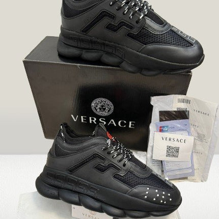 Versace Chain Reaction Black [FULL - BOX] - ShoeResidenceVersace Chain Reaction NEGRU [FULL - BOX] - ShoeResidenceVersace Chain Reaction NEGRU, Versace ADIDASI, Versace Pantof, Versace PANTOFI, Unisex, Adulti, Barbati, Dama, Copii, adidasi versace, adidasi versace chain reacton negru, adidasi versace barbati, versace romania, PANTOF VERSACE, PANTOFI VERSACE, PANTOFI VERSACE NEGRU, SNEAKER VERSACE, VERSACE CHAIN REACTION BLACK, VERSACE CHAIN REACTION PANTOF, VERSACE NEGRU, ADIDASI VERSACE NEGRU, 